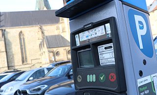 Auf den Paderborner Parkplätzen mit Parkscheinautomaten - wie hier auf dem Domplatz - wird es kein Gratisparken für die ersten 20 Minuten geben. - Holger Kosbab Auf den Paderborner Parkplätzen mit Parkscheinautomaten - wie hier auf dem Domplatz - wird es kein Gratisparken für die ersten 20 Minuten geben. - Holger Kosbab