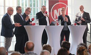 Die Diskutanten sind Thomas Schmidt (v. l.), Lars Bökenkröger, Thorsten Gödecker, Jörg Stuke, Henrike Diestelhorst und Andreas Korff. - Ulf Hanke Die Diskutanten sind Thomas Schmidt (v. l.), Lars Bökenkröger, Thorsten Gödecker, Jörg Stuke, Henrike Diestelhorst und Andreas Korff. - Ulf Hanke