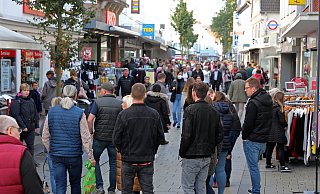 Verkaufsoffene Sonntage sollen mehr Menschen in die Stadt locken - zwei sollen im ersten Halbjahr 2025 in Herford stattfinden. - Archivbild: Frank-Michael Kiel-Steinkamp Verkaufsoffene Sonntage sollen mehr Menschen in die Stadt locken - zwei sollen im ersten Halbjahr 2025 in Herford stattfinden. - Archivbild: Frank-Michael Kiel-Steinkamp