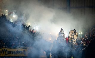 Die Dynamo-Fans aus Dresden gelten gegenüber der Bielefelder Fanszene als rivalisierend bis verfeindet. - Sarah Jonek Die Dynamo-Fans aus Dresden gelten gegenüber der Bielefelder Fanszene als rivalisierend bis verfeindet. - Sarah Jonek