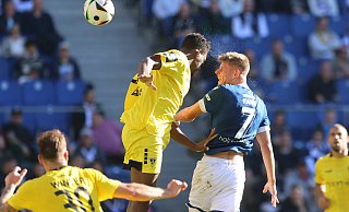 Julian Kania (r.), Dreifach-Torschütze gegen Hannover II, konnte gegen Aachen keine Akzente setzen. - Oliver Krato Julian Kania (r.), Dreifach-Torschütze gegen Hannover II, konnte gegen Aachen keine Akzente setzen. - Oliver Krato