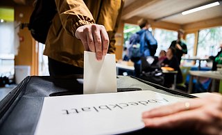Bei der Kommunalwahl im Kreis Gütersloh ist es in einem Wahllokal offenbar zu einem Eklat gekommen. - Christoph Soeder/dpa Bei der Kommunalwahl im Kreis Gütersloh ist es in einem Wahllokal offenbar zu einem Eklat gekommen. - Christoph Soeder/dpa