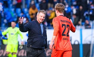 Paderborns Trainer Lukas Kwasniok (links) bleibt in Sachen Aufstieg weiter optimistisch. - picture alliance Paderborns Trainer Lukas Kwasniok (links) bleibt in Sachen Aufstieg weiter optimistisch. - picture alliance