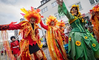 Ausgelassen feiern wollen die Menschen beim Karneval wie hier in Paderborn. - Archivfoto Niklas Tüns Ausgelassen feiern wollen die Menschen beim Karneval wie hier in Paderborn. - Archivfoto Niklas Tüns