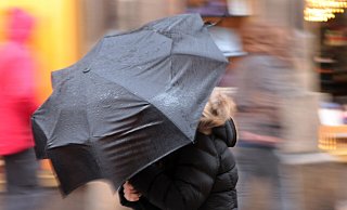 Echtes Schmuddelwetter am Montag in Ostwestfalen-Lippe: Es gibt Regen und Sturmböen. - picture alliance Echtes Schmuddelwetter am Montag in Ostwestfalen-Lippe: Es gibt Regen und Sturmböen. - picture alliance