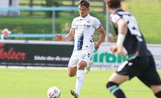 Mittelfeld-Akteur Kerem Yalcin, hier im Testspiel der SCP-Profis gegen Hannover, kann guten Gewissens als Königstransfer der Paderborner U21 bezeichnet werden. - Oliver Krato Mittelfeld-Akteur Kerem Yalcin, hier im Testspiel der SCP-Profis gegen Hannover, kann guten Gewissens als Königstransfer der Paderborner U21 bezeichnet werden. - Oliver Krato