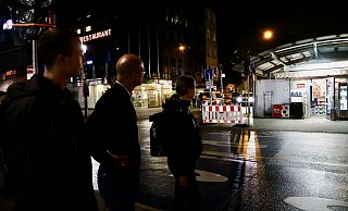 Der Kiosk am Kesselbrink ist für viele Szenen ein Treffpunkt. Jetzt soll er geschlossen werden. - Charlotte Mahncke Der Kiosk am Kesselbrink ist für viele Szenen ein Treffpunkt. Jetzt soll er geschlossen werden. - Charlotte Mahncke