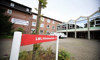 Dieses Unterrichtsgebäude der Pauline-Schule in Paderborn mit Lehrschwimmbecken, Aula und Turnhalle könnte abgerissen werden. - Rajkumar Mukherjee Dieses Unterrichtsgebäude der Pauline-Schule in Paderborn mit Lehrschwimmbecken, Aula und Turnhalle könnte abgerissen werden. - Rajkumar Mukherjee