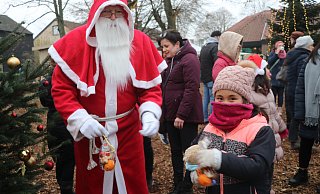 Auch in diesem Jahr verteilt der Nikolaus in Westerenger wieder kleine Geschenke an die Kinder. - Ekkehard Wind Auch in diesem Jahr verteilt der Nikolaus in Westerenger wieder kleine Geschenke an die Kinder. - Ekkehard Wind