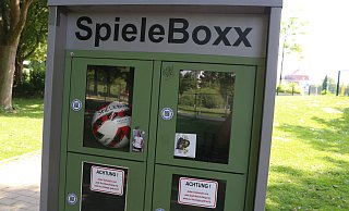 Aus dieser Spielebox an den Paderwiesen in Paderborn sind in diesem Jahr schon viele Sportgegenstände ausgeliehen und dann gestohlen worden. - Holger Kosbab Aus dieser Spielebox an den Paderwiesen in Paderborn sind in diesem Jahr schon viele Sportgegenstände ausgeliehen und dann gestohlen worden. - Holger Kosbab