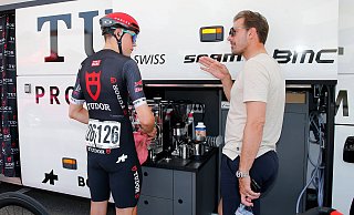 Aufsteiger der Saison: Florian Stork hat für das Schweizer Profiteam Tudor hervorragende Platzierungen eingefahren, zur Freude von Teamchef Fabian Cancellara (r.). - Imago Manuel Stefan Aufsteiger der Saison: Florian Stork hat für das Schweizer Profiteam Tudor hervorragende Platzierungen eingefahren, zur Freude von Teamchef Fabian Cancellara (r.). - Imago Manuel Stefan