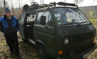 Der mit viel Herzblut umgebaute VW Transporter Baujahr 1992 ist alles, was Siegfried Lübke von seinem Freund Tobias Bentke blieb. - Jonas Damme Der mit viel Herzblut umgebaute VW Transporter Baujahr 1992 ist alles, was Siegfried Lübke von seinem Freund Tobias Bentke blieb. - Jonas Damme