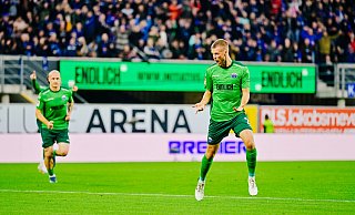 Sebastian Klaas (rechts) traf im Spiel gegen Jahn Regensburg zum zwischenzeitlichen 1:0 für den SC Paderborn 07. - Besim Mazhiqi Sebastian Klaas (rechts) traf im Spiel gegen Jahn Regensburg zum zwischenzeitlichen 1:0 für den SC Paderborn 07. - Besim Mazhiqi