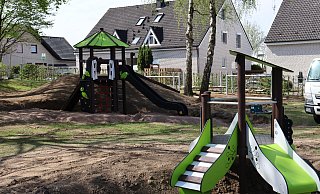 Noch ist auf dem Spielplatz Gellertstraße nicht alles fertig. Die Spielgeräte, die schon stehen, machen mit Farbe und Form aber schon einmal einen guten Eindruck. - Judith Gladow Noch ist auf dem Spielplatz Gellertstraße nicht alles fertig. Die Spielgeräte, die schon stehen, machen mit Farbe und Form aber schon einmal einen guten Eindruck. - Judith Gladow