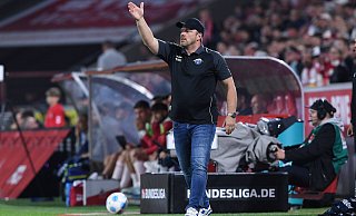 Paderborns Trainer Lukas Kwasniok glaubt an ein enges Match gegen den 1. FC Nürnberg. - imago/Revierfoto Paderborns Trainer Lukas Kwasniok glaubt an ein enges Match gegen den 1. FC Nürnberg. - imago/Revierfoto