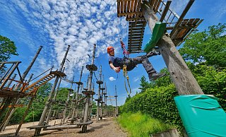 Der Kletterpark Bielefeld am Johannisberg hat zehn Höhen- und vier Übungsparcours. - Andreas Zobe Der Kletterpark Bielefeld am Johannisberg hat zehn Höhen- und vier Übungsparcours. - Andreas Zobe