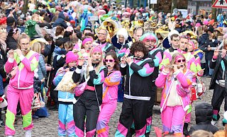 Mehr als 2.000 Zugteilnehmer sind bei der 21. Karnevalsparade in Paderborn dabei gewesen. - Rajkumar Mukherjee Mehr als 2.000 Zugteilnehmer sind bei der 21. Karnevalsparade in Paderborn dabei gewesen. - Rajkumar Mukherjee
