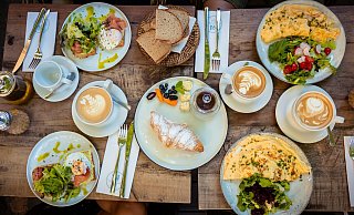 Im Kreis Höxter gibt es einige Lokale, die üppige Frühstücksbuffets und tolle Gerichte á la carte anbieten. - Symbolbild: Unsplash Im Kreis Höxter gibt es einige Lokale, die üppige Frühstücksbuffets und tolle Gerichte á la carte anbieten. - Symbolbild: Unsplash