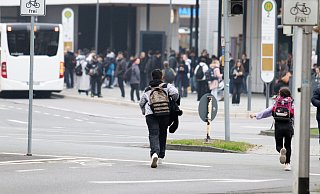 Der Betroffene wurde von einem bisher unbekannten am Mindener ZOB fotografiert. Danach verbreitete sich eine Warnung in den Sozialen Netzwerken. MT-Foto: - Alex Lehn Der Betroffene wurde von einem bisher unbekannten am Mindener ZOB fotografiert. Danach verbreitete sich eine Warnung in den Sozialen Netzwerken. MT-Foto: - Alex Lehn