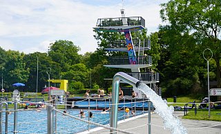 Im Rolandsbad ist der Badebetrieb in diesem Jahr am 31. August zu Ende gegangen. Ob im kommenden Jahr die Paderborner Freibäder bei gutem Wetter auch im September geöffnet sind, das wird auch von der Personalsituation abhängig sein. - Felix Schwien Im Rolandsbad ist der Badebetrieb in diesem Jahr am 31. August zu Ende gegangen. Ob im kommenden Jahr die Paderborner Freibäder bei gutem Wetter auch im September geöffnet sind, das wird auch von der Personalsituation abhängig sein. - Felix Schwien
