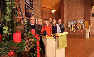 Laden zu den Weihnachts-Gottesdiensten ein: Renata Pense, Katharina Baumann-Schulz, Martin Brings, Kai-Uwe Spanhofer und Jörg Lange. - Björn Kenter Laden zu den Weihnachts-Gottesdiensten ein: Renata Pense, Katharina Baumann-Schulz, Martin Brings, Kai-Uwe Spanhofer und Jörg Lange. - Björn Kenter