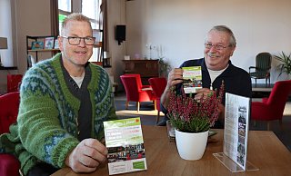 Jochen Klinge (l.) und Günter Minuth freuen sich, bei "Alles aus Löhne" zahlreiche Aussteller aus der Werrestadt im Bahnhof versammeln zu können. - Judith Gladow Jochen Klinge (l.) und Günter Minuth freuen sich, bei "Alles aus Löhne" zahlreiche Aussteller aus der Werrestadt im Bahnhof versammeln zu können. - Judith Gladow