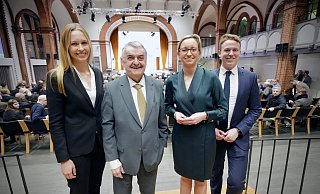 Neujahrsempfang der CDU: (v.l.) Bundestagskandidatin Katharina Kotulla, Minister Herbert Reul, Kreisvorsitzende Christiana Bauer sowie der Landtagsabgeordnete Tom Brüntrup. - Peter Unger Neujahrsempfang der CDU: (v.l.) Bundestagskandidatin Katharina Kotulla, Minister Herbert Reul, Kreisvorsitzende Christiana Bauer sowie der Landtagsabgeordnete Tom Brüntrup. - Peter Unger