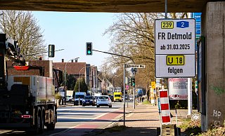 Die Auf- und Abfahrtsarme zur B239 von der Bielefelder Straße in Herford werden ab dem 31. März saniert. Stadtauswärts ist die Straße gesperrt. Autofahrer müssen Umleitungen in Kauf nehmen. - Daniel Salmon Die Auf- und Abfahrtsarme zur B239 von der Bielefelder Straße in Herford werden ab dem 31. März saniert. Stadtauswärts ist die Straße gesperrt. Autofahrer müssen Umleitungen in Kauf nehmen. - Daniel Salmon