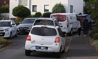 Vor allem morgens und nachmittags staut sich der Verkehr auf der Biberstraße. Trotz Durchfahrtsverbot sind hier viele Autos unterwegs. - Björn Kenter Vor allem morgens und nachmittags staut sich der Verkehr auf der Biberstraße. Trotz Durchfahrtsverbot sind hier viele Autos unterwegs. - Björn Kenter