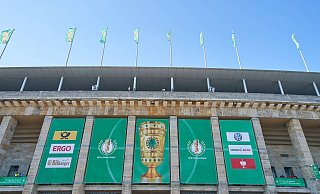 Auf die begehrten Eintrittskarten für das Berliner Olympiastadion warten einige Arminia-Fans noch immer sehnsüchtig. - imago/ActionPictures Auf die begehrten Eintrittskarten für das Berliner Olympiastadion warten einige Arminia-Fans noch immer sehnsüchtig. - imago/ActionPictures