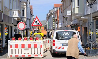 Die Vorarbeiten fürs neue Straßenpflaster sind in der Klosterstraße angekommen. - Ulf Hanke Die Vorarbeiten fürs neue Straßenpflaster sind in der Klosterstraße angekommen. - Ulf Hanke