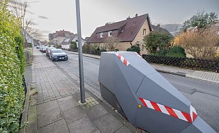 Blitzer Esther steht auf Wunsch mehrerer Anwohner am Walkenweg in Bielefeld. Andere Anwohner können diese Entscheidung nicht verstehen. - Oliver Krato Blitzer Esther steht auf Wunsch mehrerer Anwohner am Walkenweg in Bielefeld. Andere Anwohner können diese Entscheidung nicht verstehen. - Oliver Krato