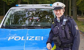 Ingo Schneider ist der neue Bezirksdienstbeamte im Riemekeviertel und erzählt der "NW", was nun zu seinen Aufgaben zählt. - Felix Schwien Ingo Schneider ist der neue Bezirksdienstbeamte im Riemekeviertel und erzählt der "NW", was nun zu seinen Aufgaben zählt. - Felix Schwien