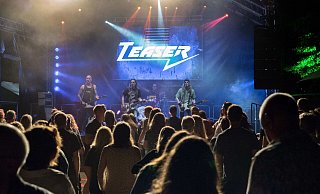 Vor rund drei Jahren fand das letzte Bergfest statt – unter anderem mit der Mindener Band "Teaser". - Dorfgemeinschaft "Wir im Eggetal" Vor rund drei Jahren fand das letzte Bergfest statt – unter anderem mit der Mindener Band "Teaser". - Dorfgemeinschaft "Wir im Eggetal"