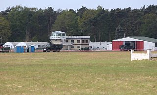 Der Flugplatz in der Bad Lippspringer Senne hatte verschiedene Nutzer, Nutzungen und dementsprechend gibt es viele Geschichten. - Jens Reddeker Der Flugplatz in der Bad Lippspringer Senne hatte verschiedene Nutzer, Nutzungen und dementsprechend gibt es viele Geschichten. - Jens Reddeker
