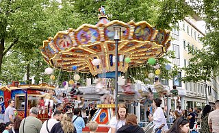 Der nostalgische Kettenflieger ist Anziehungspunkt und Hingucker zugleich. - Peter Unger Der nostalgische Kettenflieger ist Anziehungspunkt und Hingucker zugleich. - Peter Unger