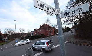 An der Einmündung der Weserstraße sollte die Zuständigkeit für die Vlothoer Straße zwischen der Stadt Bad Oeynhausen und Straßen NRW geteilt werden. Doch das Oberverwaltungsgericht Münster hat jetzt dieses Urteil des Verwaltungsgerichts Minden revidiert. - Jörg Stuke An der Einmündung der Weserstraße sollte die Zuständigkeit für die Vlothoer Straße zwischen der Stadt Bad Oeynhausen und Straßen NRW geteilt werden. Doch das Oberverwaltungsgericht Münster hat jetzt dieses Urteil des Verwaltungsgerichts Minden revidiert. - Jörg Stuke