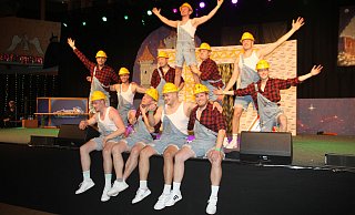 Haben die Jury überzeugt: Das Männerballett aus Oberntudorf. - Büttner Haben die Jury überzeugt: Das Männerballett aus Oberntudorf. - Büttner