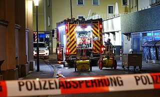Die Feuerwehr wurde kurz nach Mitternacht zu einem Einsatz an der Renteistraße in Bielefeld alarmiert. - Paul Brinkmann Die Feuerwehr wurde kurz nach Mitternacht zu einem Einsatz an der Renteistraße in Bielefeld alarmiert. - Paul Brinkmann