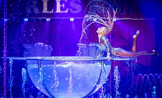 Das bestimmende Elemente in der aktuellen Show des Zirkus Charles Knie ist eindeutig Wasser. - Sarah Jonek Das bestimmende Elemente in der aktuellen Show des Zirkus Charles Knie ist eindeutig Wasser. - Sarah Jonek