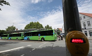 Wichtiger Umsteigepunkt: Am Bünder Museumsplatz treffen alle Stadtbus-Linien sowie zwei Linien des Regionalverkehrs aufeinander. - Gerald Dunkel Wichtiger Umsteigepunkt: Am Bünder Museumsplatz treffen alle Stadtbus-Linien sowie zwei Linien des Regionalverkehrs aufeinander. - Gerald Dunkel