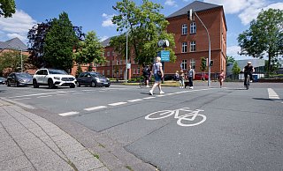 Das Integrierte Mobilitätskonzept (IMOK) soll die Weichen für die Mobilitätswende in Paderborn stellen: ob zu Fuß, per Rad, im Auto oder mit Bus und Bahn. - Archivfoto: Niklas Tüns Das Integrierte Mobilitätskonzept (IMOK) soll die Weichen für die Mobilitätswende in Paderborn stellen: ob zu Fuß, per Rad, im Auto oder mit Bus und Bahn. - Archivfoto: Niklas Tüns