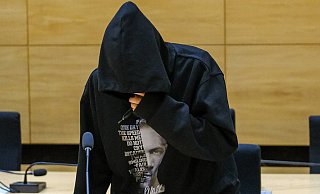 Die angeklagte Mutter: In nicht öffentlicher Sitzung wurden jetzt die Plädoyers gehalten. - Andreas Zobe Die angeklagte Mutter: In nicht öffentlicher Sitzung wurden jetzt die Plädoyers gehalten. - Andreas Zobe