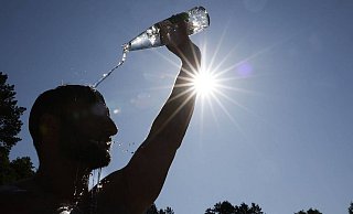 An den kommenden Tagen kann es laut DWD zu starken Temperaturanstiegen kommen. - Thomas Warnack/dpa An den kommenden Tagen kann es laut DWD zu starken Temperaturanstiegen kommen. - Thomas Warnack/dpa