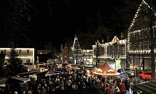 Der Duft nach Lebkuchen, Zimt und Glühwein liegt wieder - wie hier in der Warburger Altstadt - in der Luft, wenn die Weihnachtsmärkte in der Region öffnen. - Simone Flörke Der Duft nach Lebkuchen, Zimt und Glühwein liegt wieder - wie hier in der Warburger Altstadt - in der Luft, wenn die Weihnachtsmärkte in der Region öffnen. - Simone Flörke