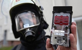 Bei Feuerwehr und Rettungsdienst immer dabei: Ein Kohlenmonoxid-Melder alarmiert die Retter, sobald die CO-Konzentration bedrohlich wird. - Andreas Zobe Bei Feuerwehr und Rettungsdienst immer dabei: Ein Kohlenmonoxid-Melder alarmiert die Retter, sobald die CO-Konzentration bedrohlich wird. - Andreas Zobe
