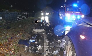 Der Ort der heftigen Kollision. - Polizei Minden-Lübbecke Der Ort der heftigen Kollision. - Polizei Minden-Lübbecke