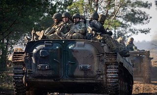 Das ukrainische Militär rechnet mit heftigen Gefechten im Osten und Süden des Landes. - Efrem Lukatsky/AP/dpa Das ukrainische Militär rechnet mit heftigen Gefechten im Osten und Süden des Landes. - Efrem Lukatsky/AP/dpa