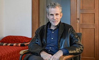 Der Schauspieler Ulrich Matthes erzählt von Weihnachten in seiner Kindheit. - Jens Kalaene/dpa Der Schauspieler Ulrich Matthes erzählt von Weihnachten in seiner Kindheit. - Jens Kalaene/dpa