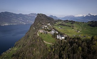 Hier im Bürgenstock Resort oberhalb des Vierwaldstättersees soll die Friedens-Konferenz stattfinden. - Michael Buholzer/KEYSTONE/dpa Hier im Bürgenstock Resort oberhalb des Vierwaldstättersees soll die Friedens-Konferenz stattfinden. - Michael Buholzer/KEYSTONE/dpa
